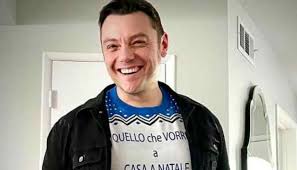 We did not find results for: Tiziano Ferro Sorridente Insieme A Jake Pura Fede Casa A Natale