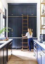 a rolling library ladder is the secret to getting more kitchen storage schone kuchen haus interieurs wohnung kuche
