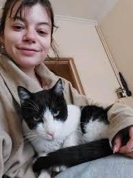 Hello dear people 😻 I found this little girl