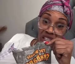 They DONT understand Tia Kemp do this sht for fun 😭 Yuntie got them people  mad as hll while she in the bed trolling & laughing !! 😂😭💀💀 Video in  the comments: