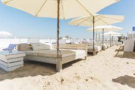 If the rescue stations are not open, a general swimming prohibition applies. Knokke Strand Beach Club Toerisme Knokke Heist