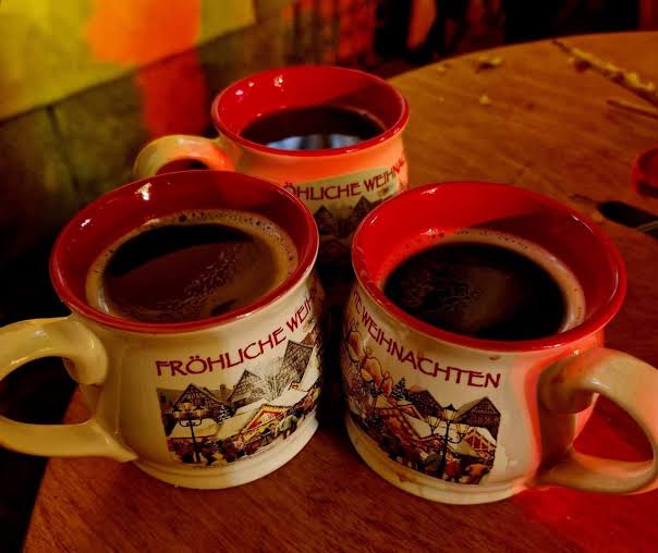 Menyeruput Minuman Khas Natal Jerman; Glühwein - Business Lounge