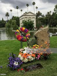 Chris Cornell S Grave Site At Hollywood Forever On May 26 2017 In Chris Cornell Chris Cornell