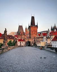 Den tjeckiska flaggan antogs av det självständiga tjeckoslovakien. 2 942 Likes 130 Comments Victoria Voyageblonde On Instagram Stay At Home Hello Worldpics Prague Hello Rooftops Visitczech