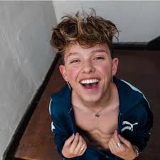 Brown trägt dabei einen sommerlichen, rosa rock und ein weißes oberteil, bongiovi ein strandhemd und eine hellbraune und blaue shorts. Jacob Sartorius Bio Net Worth Age Birthday Dating Wiki