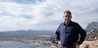 El resto de portavoces, incluido el presidente de la institución, que asiste pasivo a toda esta escandalosa actuación de muchos de los 81 procuradores, no sabe del paradero de pablo fernández. Der Circulo De Podemos Xabia Wahlt Einen Neuen Sprecher