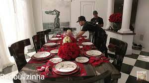 Kris revealed her kitchen in an episode of keeping up with the kardashians. Pin By Redbullzinha Oficial On Kris Jenner S Home Kris Jenner House Jenner House Christmas Table