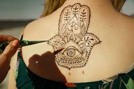 Henna tattoo designs for beginners. Henna Tattoo Mehendy Auf Dem Rucken Gemalt Lizenzfreie Fotos Bilder Und Stock Fotografie Image 82801594