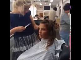 Millie bobby brown habla de su canción y álbum de música. Millie Bobby Brown S Parents 5 Fast Facts You Need To Know Heavy Com