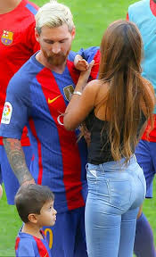 Un buteur et un battant. Pin By Adjina On Lionel Thiago Messi Antonella Roccuzzo Lionel Messi Lionel Messi Barcelona