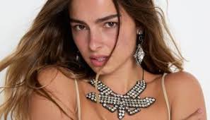 Pop Siren Max Rae Ushers in a New Era with Her Latest EP 'Live & Learn'