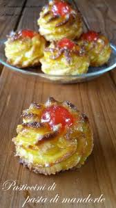 The outer cookie is pastry dough, covered with icing and typically topped with rainbow sprinkles. 24 Sizilianische Kuche Ideen Sizilianische Kuche Rezepte Sizilianische Rezepte