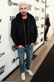 Blond Ambition Zac Efron Showed Off His New White Blonde Hairstyle While Promoting His New Film Extremely Zac Efron Style Zac Efron Hair Platinum Blonde Hair
