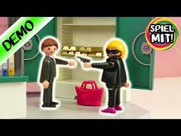 The bank and safe set, which costs £34,99, comes complete with gold bars, cash, a big bag to put the loot in and a screwdriver to. Playmobil City Action Bank Mit Geldautomat 5177 Gunstig Kaufen