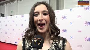 Gymnast nina derwael pictured during the 'gala van de gouden k's' award show, organized by flemish children's television channel ketnet, saturday 26 january 2019 in antwerp. Nina Derwael In Aan Sparkly Jurk Op Rode Loper Mia S Youtube