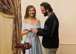 Уже давно не для кого не секрет, что лиза арзамасова познакомилась с ильей авербухом в ту пору, когда в разговоре о том, как авербух и арзамасова пришли к решению о свадьбе, она. Svadba Averbuha I Arzamasovoj Udivila Poklonnikov Kadry Iz Zagsa