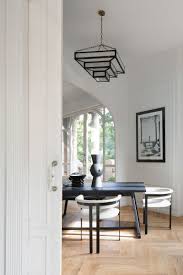 Strogij Cherno Belyj Interer V Modernistskom Zdanii V Barselone Foto Idei Dizajn In 2020 House Decor Modern Home Design Decor Interior