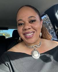 Leola Sears's Instagram, Twitter & Facebook