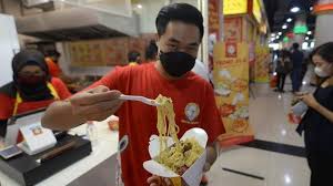 Biasanya per platenya isi 3pcs. Miepan Zuzuzu Outlet Mie Susu Pertama Di Indonesia Ada Di Royal Plaza Surabaya Surya Travel
