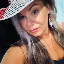 Anyone have a good pain Dr. not to drug you up. Help with pain.