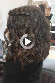 Une Tresse De Chute D Eau Ce Qui Peut Etre Plus Miraculeux Il Est Appele Ainsi Parce Que Ce Tresse Cascade Look Romantique Idees De Coiffures