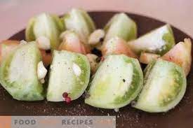 Pomodori verdi sott olio dopo melanzane e zucchine ho provato anche i pomodori verdi sott'olio, ero scettica son sincera, perché pensavo che i pomodori verdi non è che sappiano di molto, acerbi duri e aspri, be vi dico che il barattolo lo abbiamo finito in un giorno e mezzo? Pomodori Verdi Sott Aceto Per L Inverno