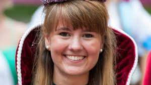 Die Gemeinschaft lockt: Heidekönigin Victoria Glaser