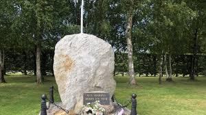 Photo  Honfleur l'ancre de la stle en hommage aux pris en mer a t ...