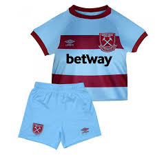 Front features vista blue crest design, sitting alongside the umbro badge. West Ham Away Kids Football Kit 20 21 Soccerlord