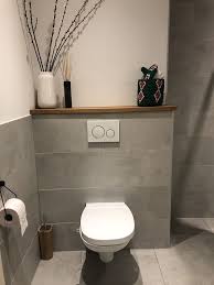 Dekorideen So Gestalten Sie Ein Naturliches Bad Mit Holz Die Eichendiele Wird Behandelt In 2020 Badezimmer Natur Eichendielen Gaste Wc Gestalten