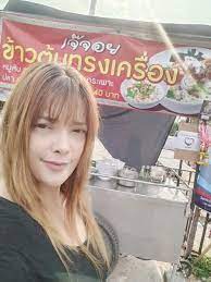 จอย ติตัส อดีตนางแบบสาวชื่อดังในยุค 90 ที่หลายคนคุ้นหน้าคร่าตาเธอกับภาพบนหน้าปกนิตยสารที่เธอเคยได้ร่วมงานกับคนบันเทิง. Juu6ngt48f1n M