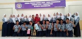 Maybe you would like to learn more about one of these? Smp N 2 Raih Juara 1 Lomba Paduan Suara Tingkat Kota Tasikmalaya Mediatasik