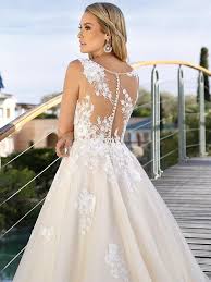 Zustellung am nächsten tag verfügbar. Traumhaftes Brautkleid In Princess Linie Mit Spitzenapplikationen Auf Oberteil Und Rock Tiefem V Nec Kleid Hochzeit Pronovias Brautkleid Hochzeitskleid Tattoo