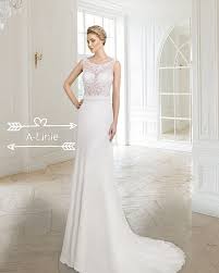 Abendkleider für damen sorgen für den großen auftritt, wenn dieser gefragt ist. Finde Dein Brautkleid Schmales A Linie Brautkleid Mit Fliessendem Leichten Rock Part Und Aufwendig Verspieltem Oberteil Mit Tatto Brautkleid Braut Brautladen
