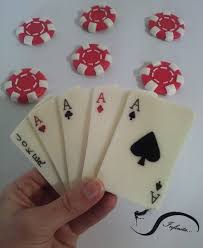 Una mano de poker consta de cinco cartas, que entrará en diferentes categorías. Cartas Y Fichas Casino Poker Manualidades Fichas Porcelana Fria