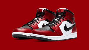 Air Jordan 1 Mid Chicago Black Toe Shelflife