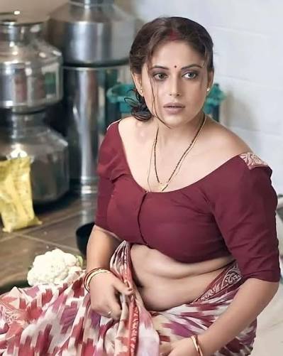 Hot - Sneha Paul hot in saree 🔥 #Snehapaul #actress #actresshot #actresses  #actresslife #saree | Facebook