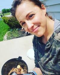 Iris Metcalf's Instagram, Twitter & Facebook