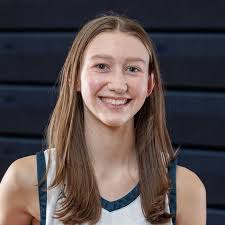 Bella Howe's Instagram, Twitter & Facebook