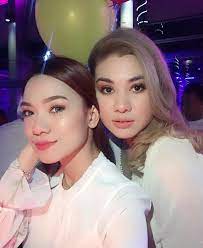 Nora danish ada menyimpan hasrat untuk bertudung atau berhijab seperti dilakukan beberapa artis popular namun dia belum memutuskan perkara itu dalam waktu terdekat. Macam Kembar Ini Yang Terjadi Bila Ruhainies Nora Danish Bergambar Sekali Erin Sakura News