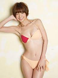 篠田麻里子 画像 : 推定Bカップのエッチなビキニ姿のモリマン - アイドルの楽園