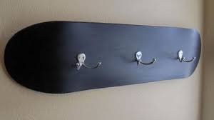 Fabriquer Un Porte Manteau Ou Porte Serviettes Style Salle Pour Planche A Roulettes Porte Manteaux Deco Cool