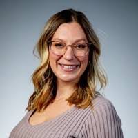 Lesley Courtney's Instagram, Twitter & Facebook