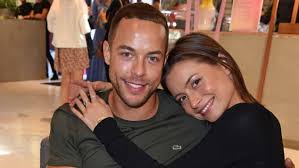 Eva benetatou (28) ist aktuell überglücklich, denn sie erwartet mit ihrem verlobten chris stenz (31) ihr erstes kind. Bachelor Andrej Und Jenny Foto Sorgt Fur Schwanger Spekulationen