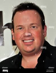 Luis Burton's Instagram, Twitter & Facebook