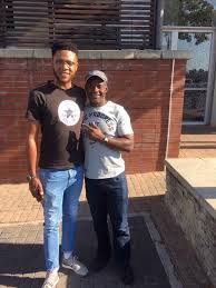 Former fees must fall activist vuyani pambo and eff mp delisile ngwenya have taken over as the eff's mouthpieces, after mbuyiseni ndlozi stepped down from the position of spokesperson for the party. Hon Temba P Mliswa Su Twitter With Vuyani Pambo Former Wits Eff Student Command Chairperson And The Brains Behind Fees Must Fall Yard Students Command And Eff Students Command Enjoy A Robust