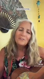 Hi new friends my name is Twinnie, I'm country pop artist from the UK  living in Nashville. I was brought up as a Romani Traveller