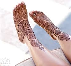 Top 111 Evergreen And Simple Mehndi Designs For Legs Foot