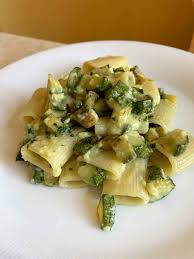 Ricette pasta estiva con le zucchine. Carbonara In Versione Estiva La Ricetta Con Le Zucchine