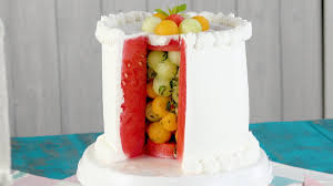 Honigmelone mit dem zitronensaft, zucker und honig pürieren, milch und sahne dazu geben und in der eismaschine frieren lassen. Das Kann Nur Melone Frische Torte Ohne Backen Leckerschmecker